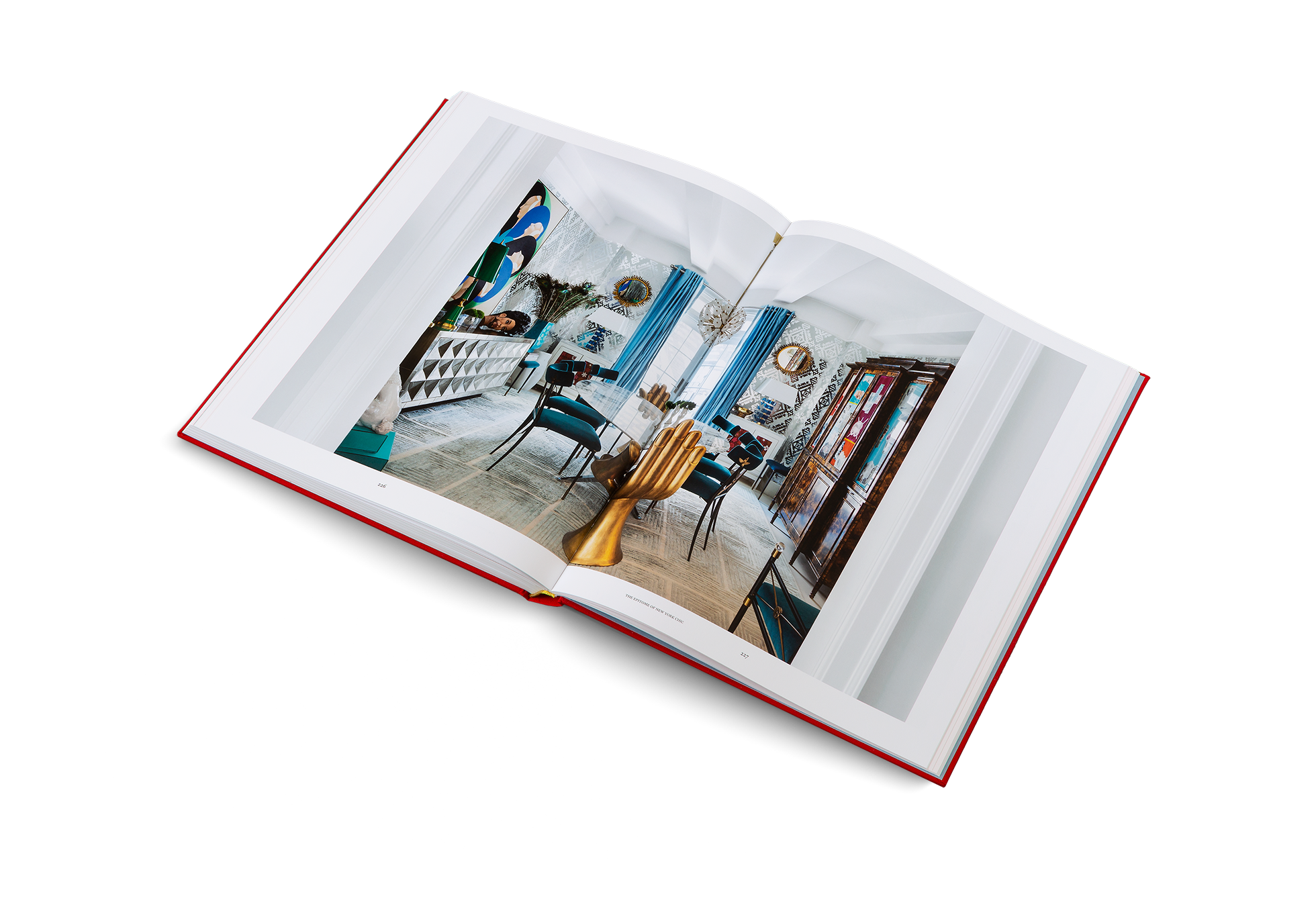 Jonathan Adler lives in this carefully curated furnishings apartment with his partner Simon Doonan. Together they have created a home that combines maximalist glamour with class and refinement. Find more about this wonderful place in Living to the Max by gestalten.