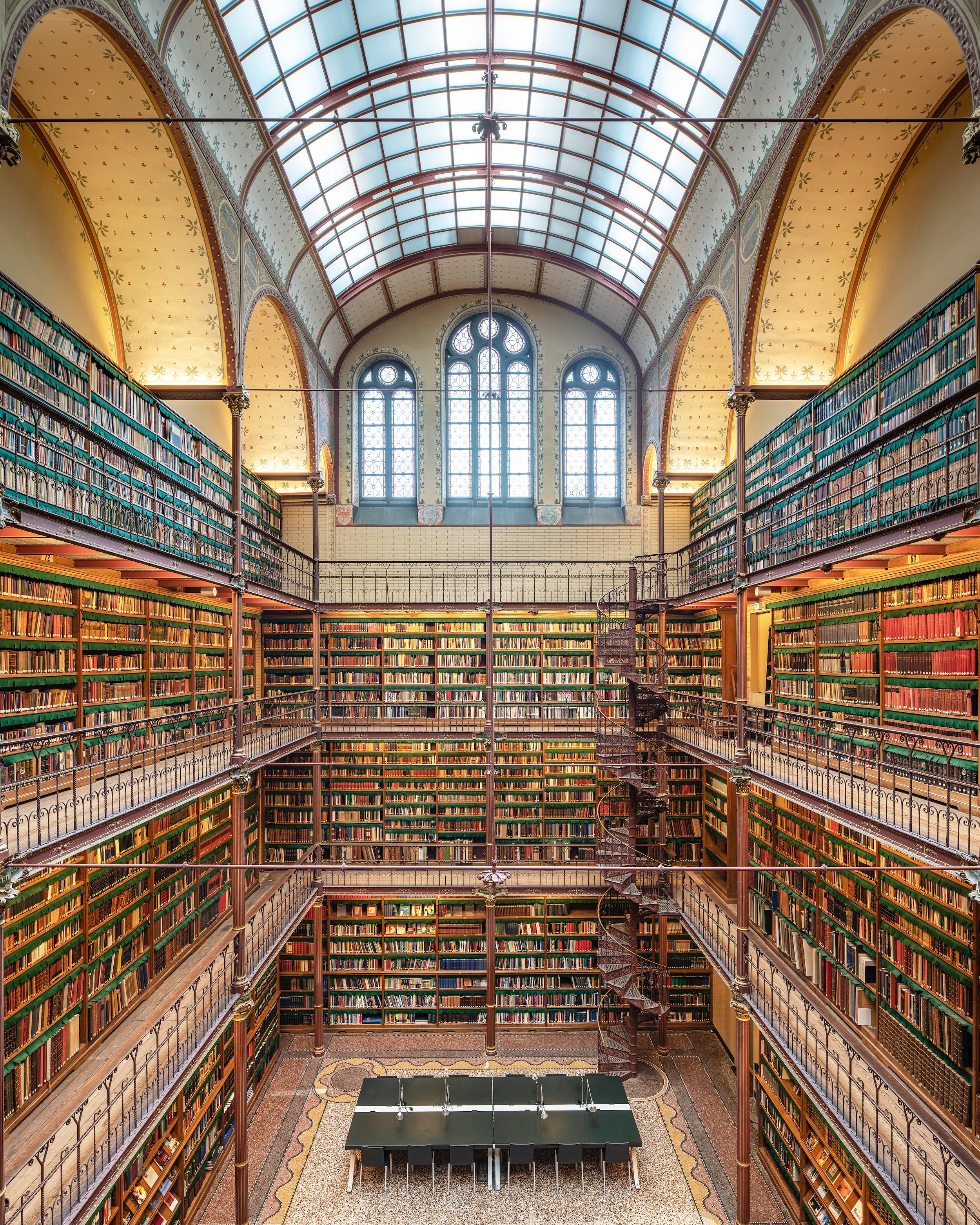 Büchertempel zeigt anhand von beeindruckenden Beispielen aus allen Teilen der Welt, wie vielfältig die Idee einer Bibliothek sein kann.