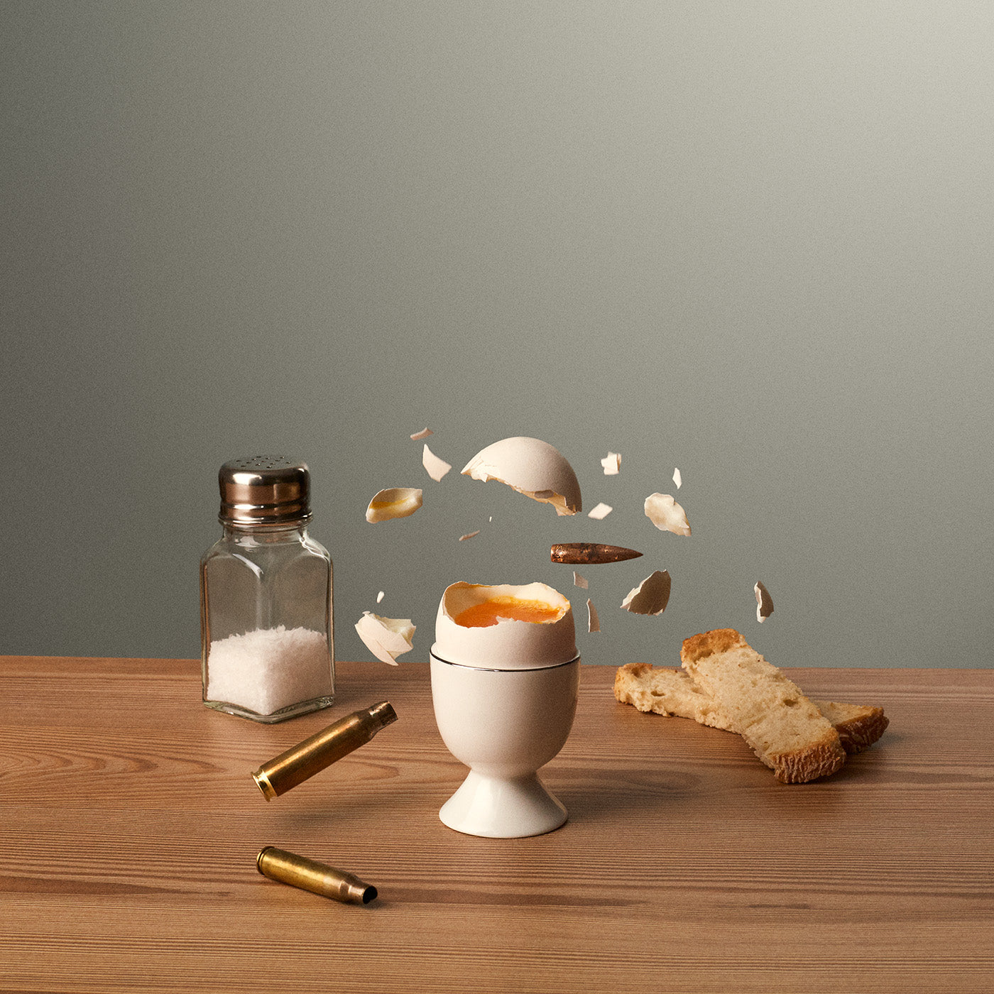 A bullet and a boiled egg. Image by Fragmento Universo