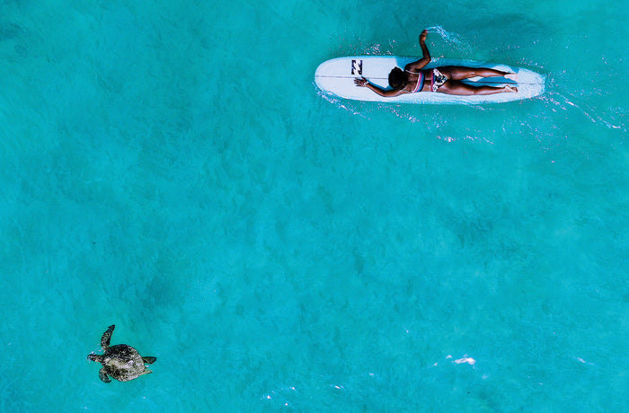 A Surfing Idol Formed By Water's Magnetism