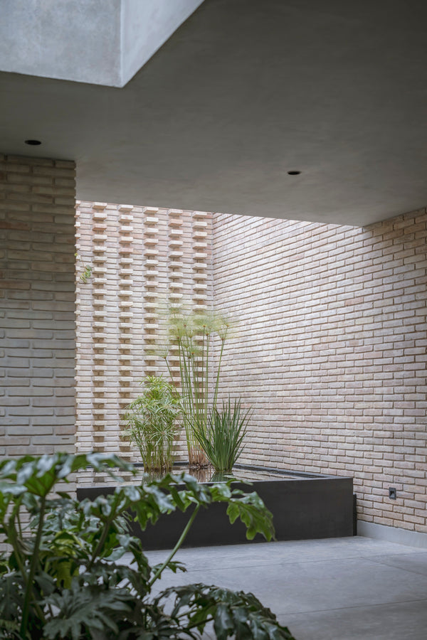 The Homes Shaping the World of Brick Architecture - gestalten EU Shop