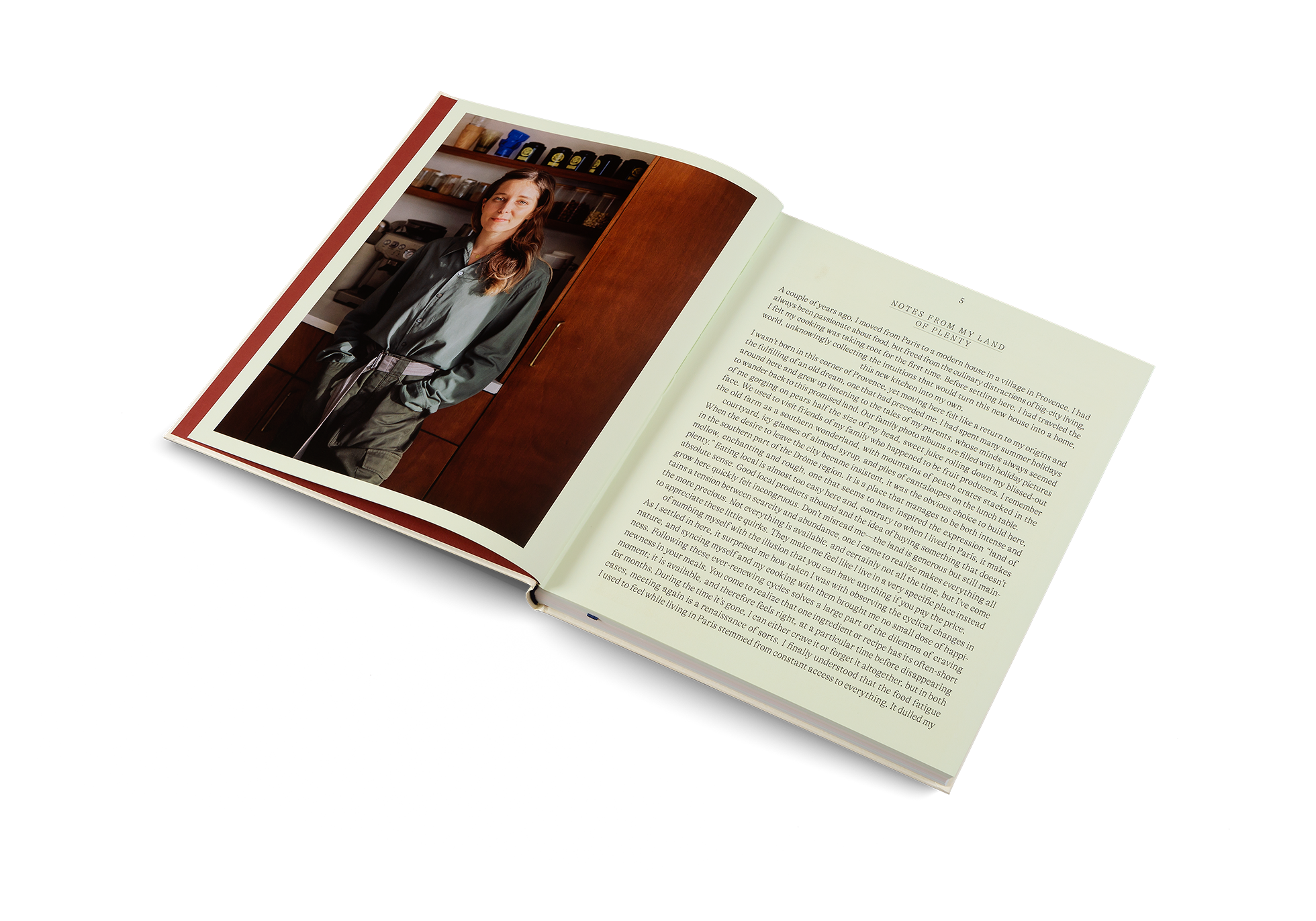 A couple of years ago, Pauline Chardin moved from Paris to a modern house in a village in Provence. She had always been passionate about food, but freed from the culinary distractions of big-city living, she felt her cooking was taking root for the first time. Before settling here, she had traveled the world, unknowingly collecting the intuitions that would turn this new house into a home,  this new kitchen into her own. Find out more about her journey in A Spoonful of Sun by gestalten.