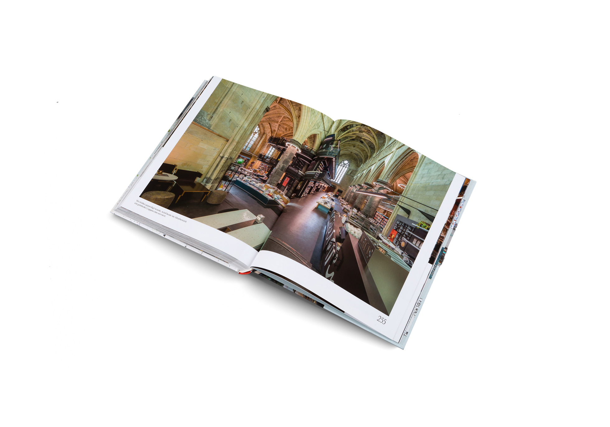 Bücher in einer alten Kirche in Do You Read Me