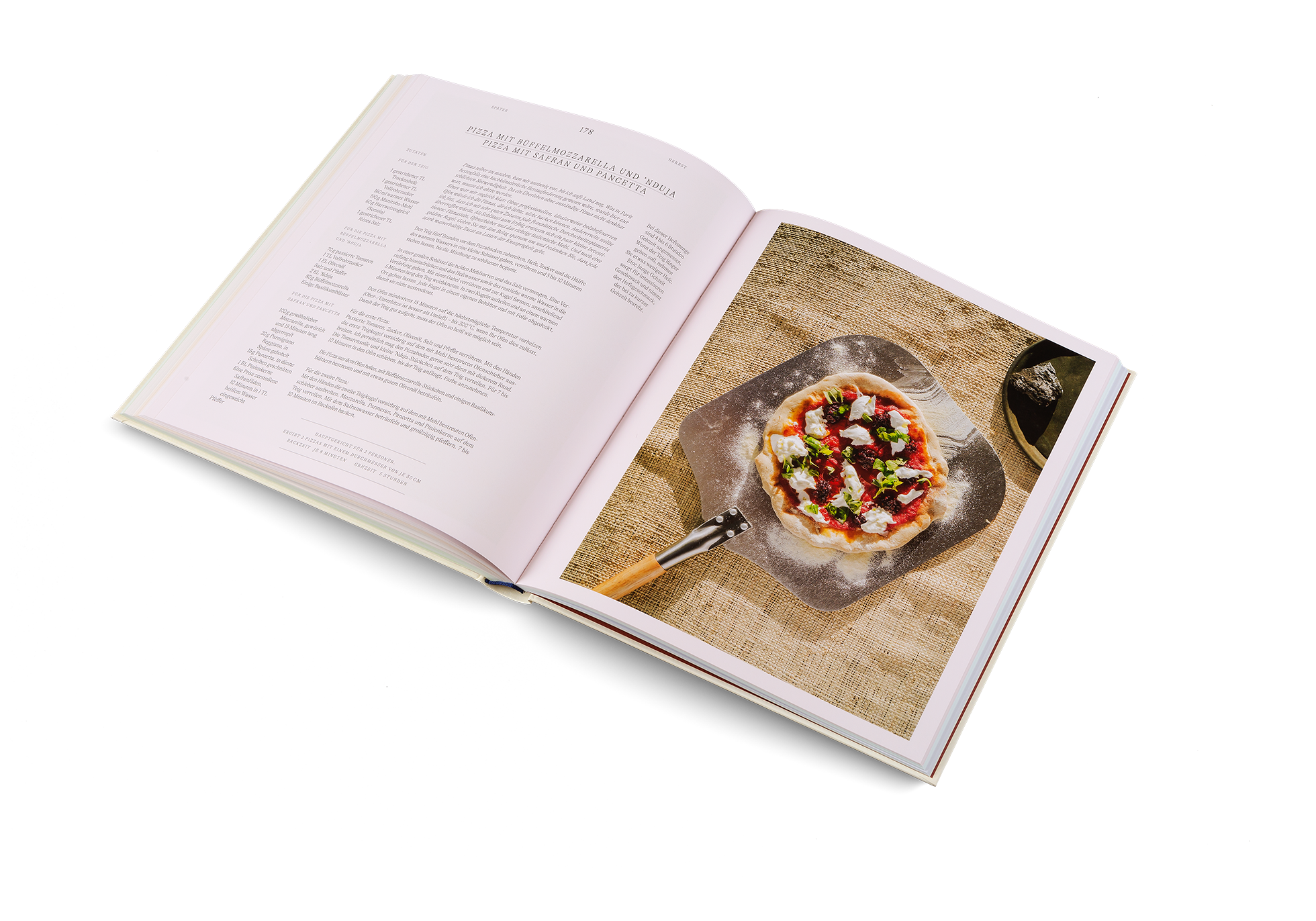 Bei dieser Hefemenge sind 4 bis 6 Stunden Gehzeit angemessen. Wenn der Teig länger gehen soll, nehmen Sie etwas weniger Hefe. Eine lange Gehzeit sorgt für intensiveren Geschmack und nimmt den Hefegeschmack, der bei zu kurzer Gehzeit besteht. Entdecken Sie mehr in Ein Teller voll Sonne.