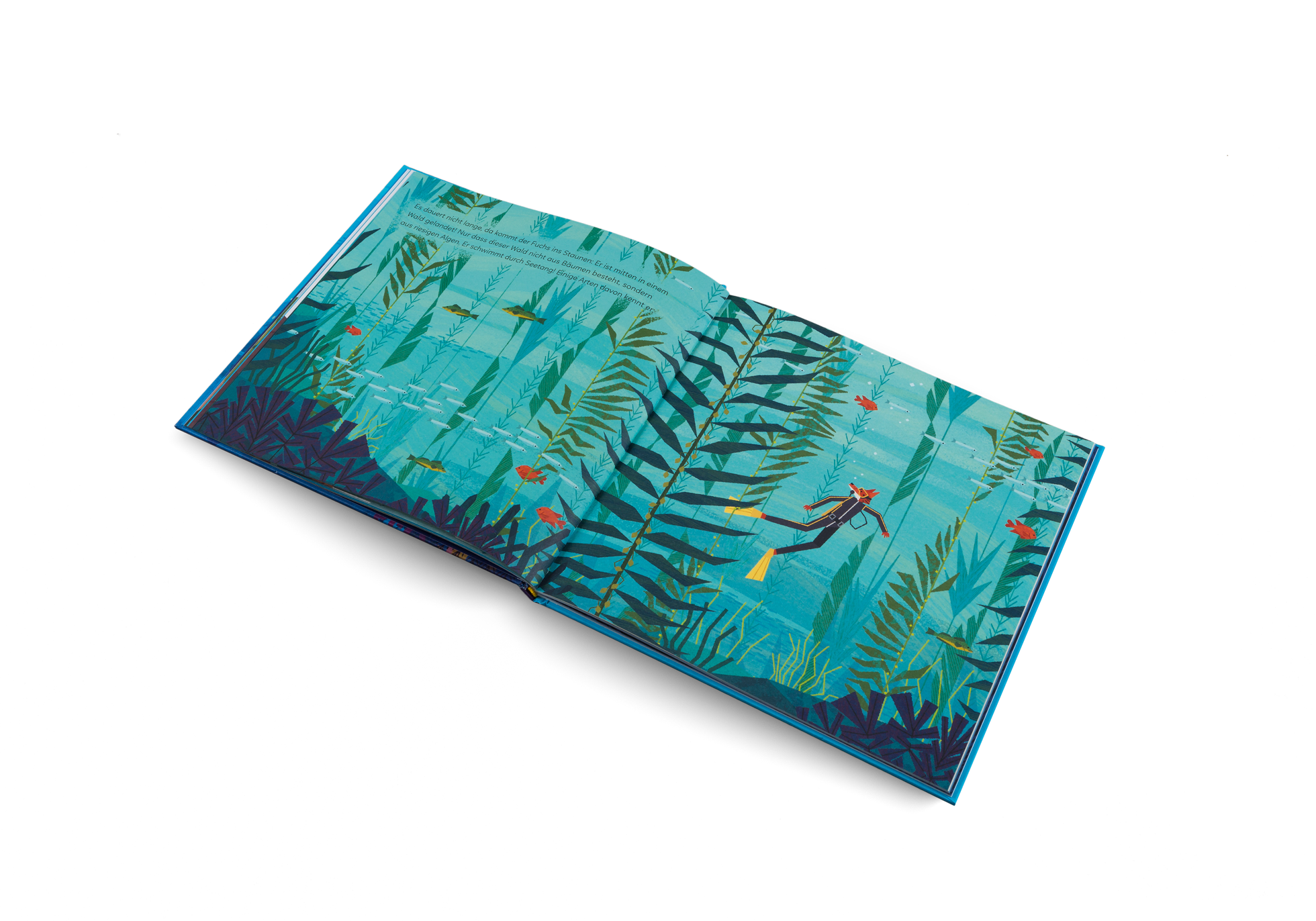 Fuchs schwimmt durch Seetang in seiner Mission in der Tiefsee