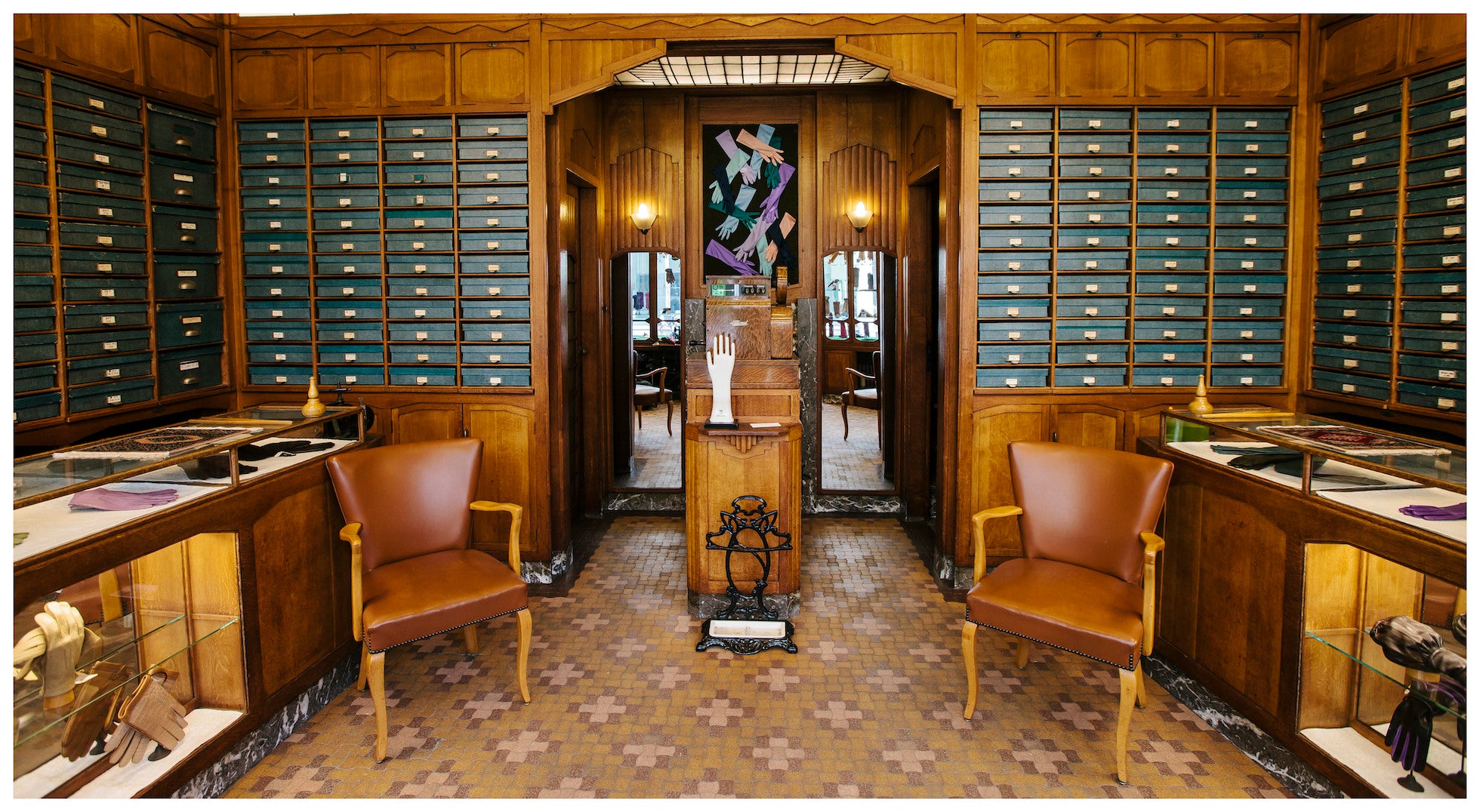 The Shopkeepers Shop Design Interior coffee table book gestalten