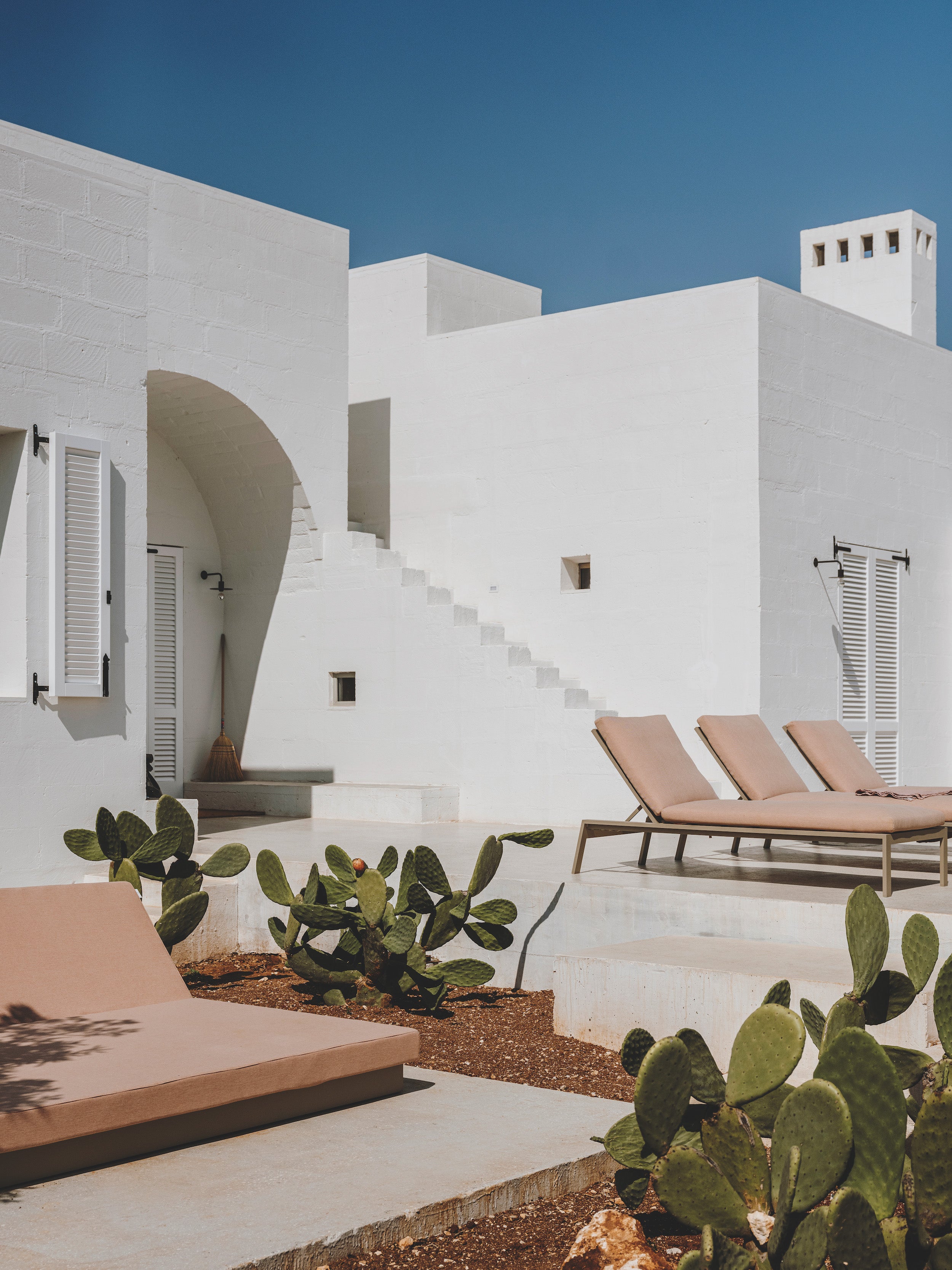 Villa Cardo in Italy is a house of the simplest form by Andrew Trotter in Living In by gestalten and Openhouse
