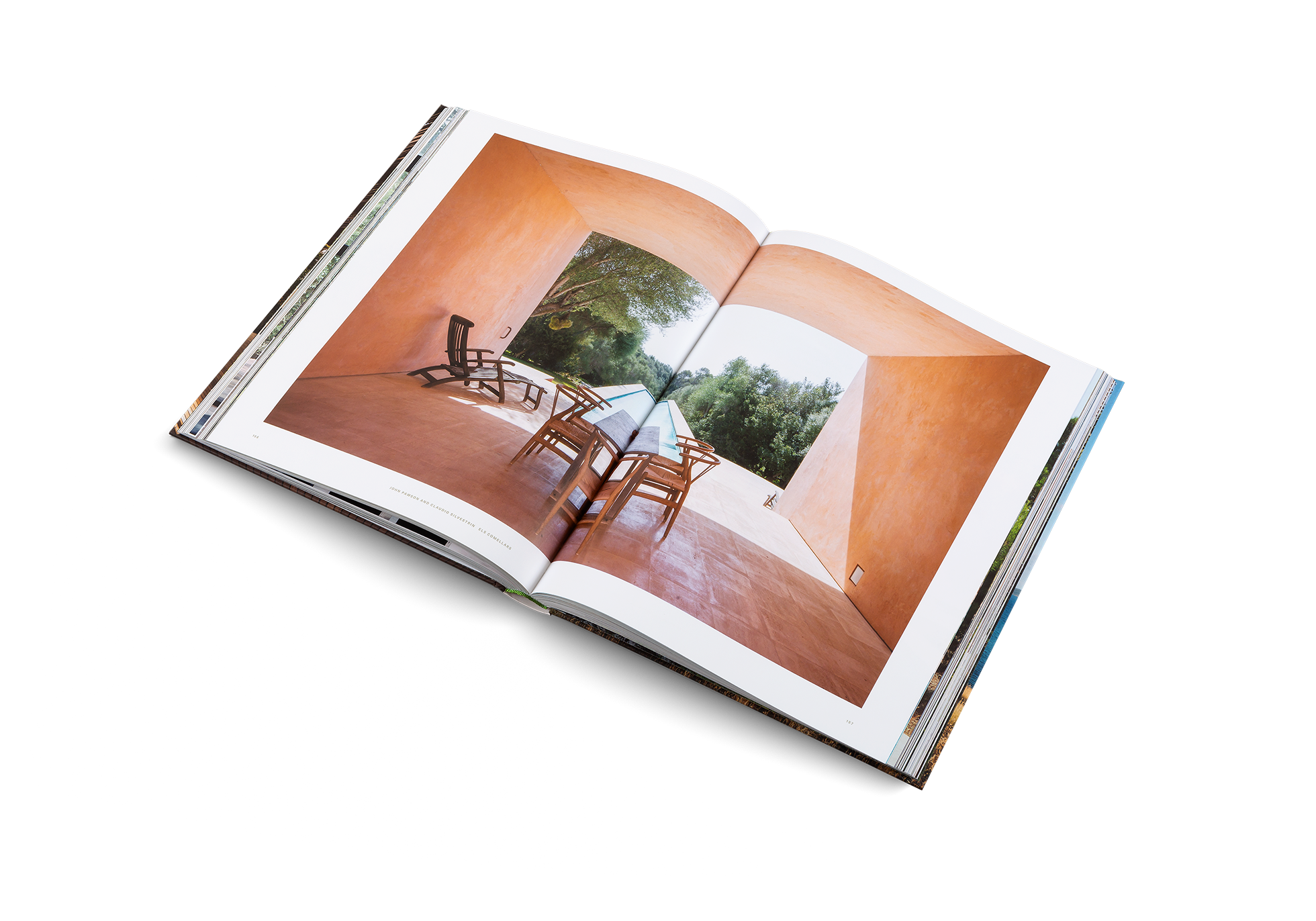 Extraordinarily distinctive and original in terms of late ’80s Mallorcan architecture, Els Comellars—a minimalist residence created by award-winning British architect John Pawson in collaboration with Italian master of minimalism Claudio Silvestrin—is today regarded as a classic. 