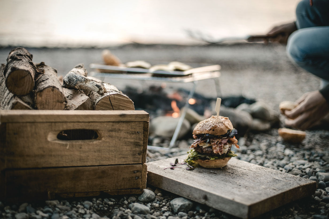 How to cook hamburgers on a campfire