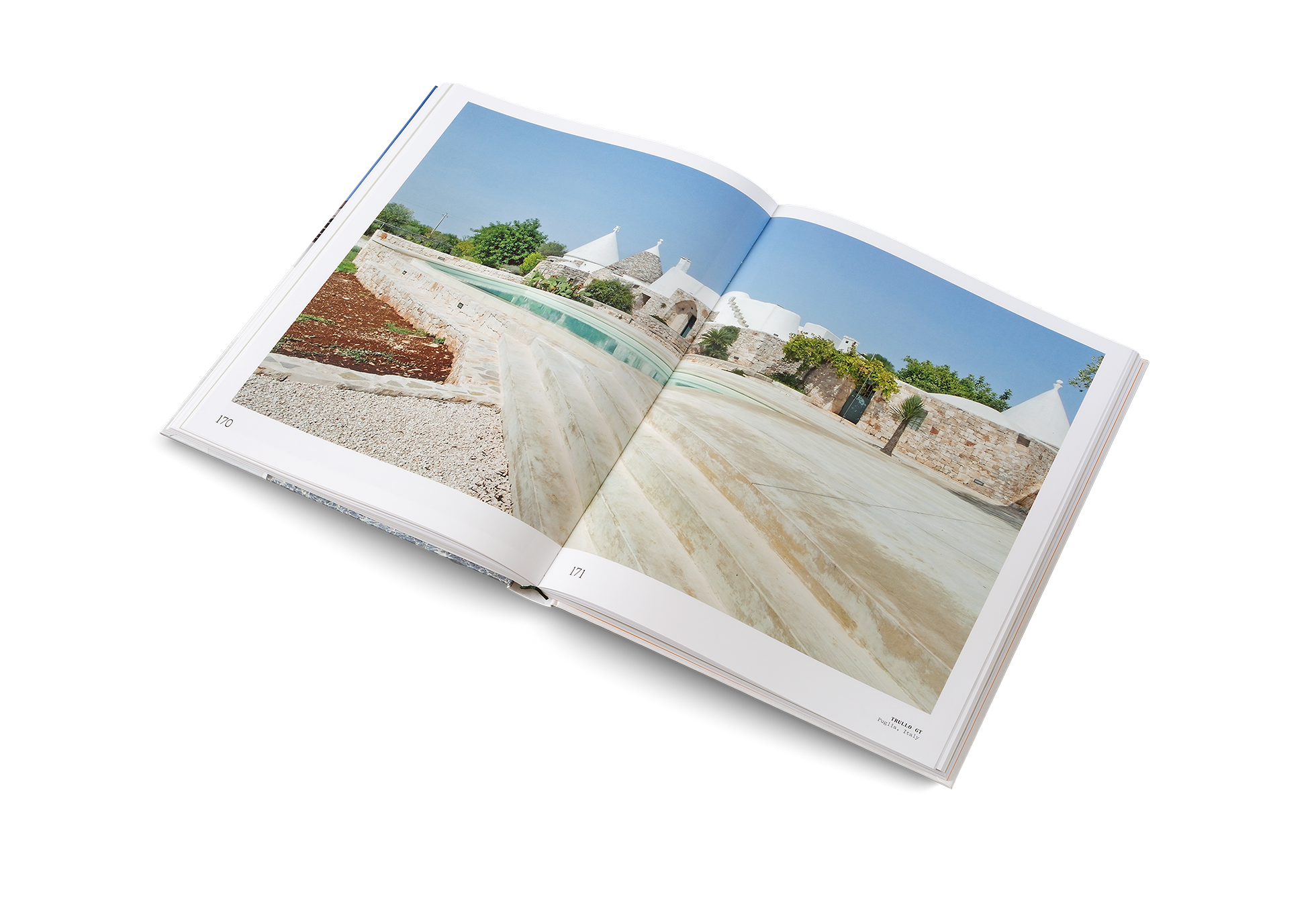 Trulli have been built in the Itria Valley in Puglia for centuries. These traditional circular huts with distinctive conical roofs are remarkably thermally efficient, as the thick drystone walls ensure the houses stay cool in the intense summer heat of southern Italy. For a vacation home in the region, Reisarchitettura drew directly from this iconic and hyper-localized architecture, renovating and expanding an existing trullo.