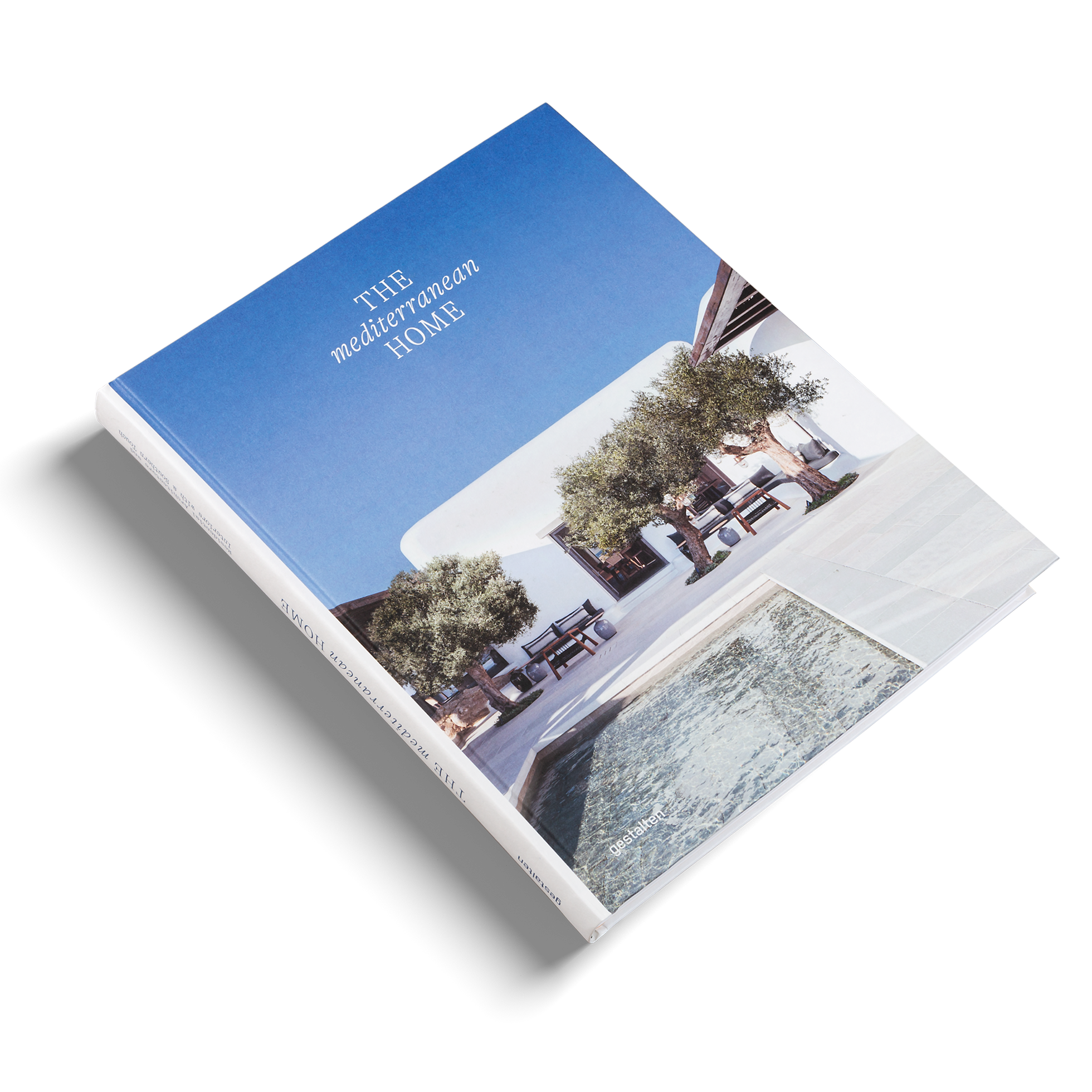 Discover more residential architecture and interiors with a Mediterranean touch in The Mediterranean Home Media by gestalten.