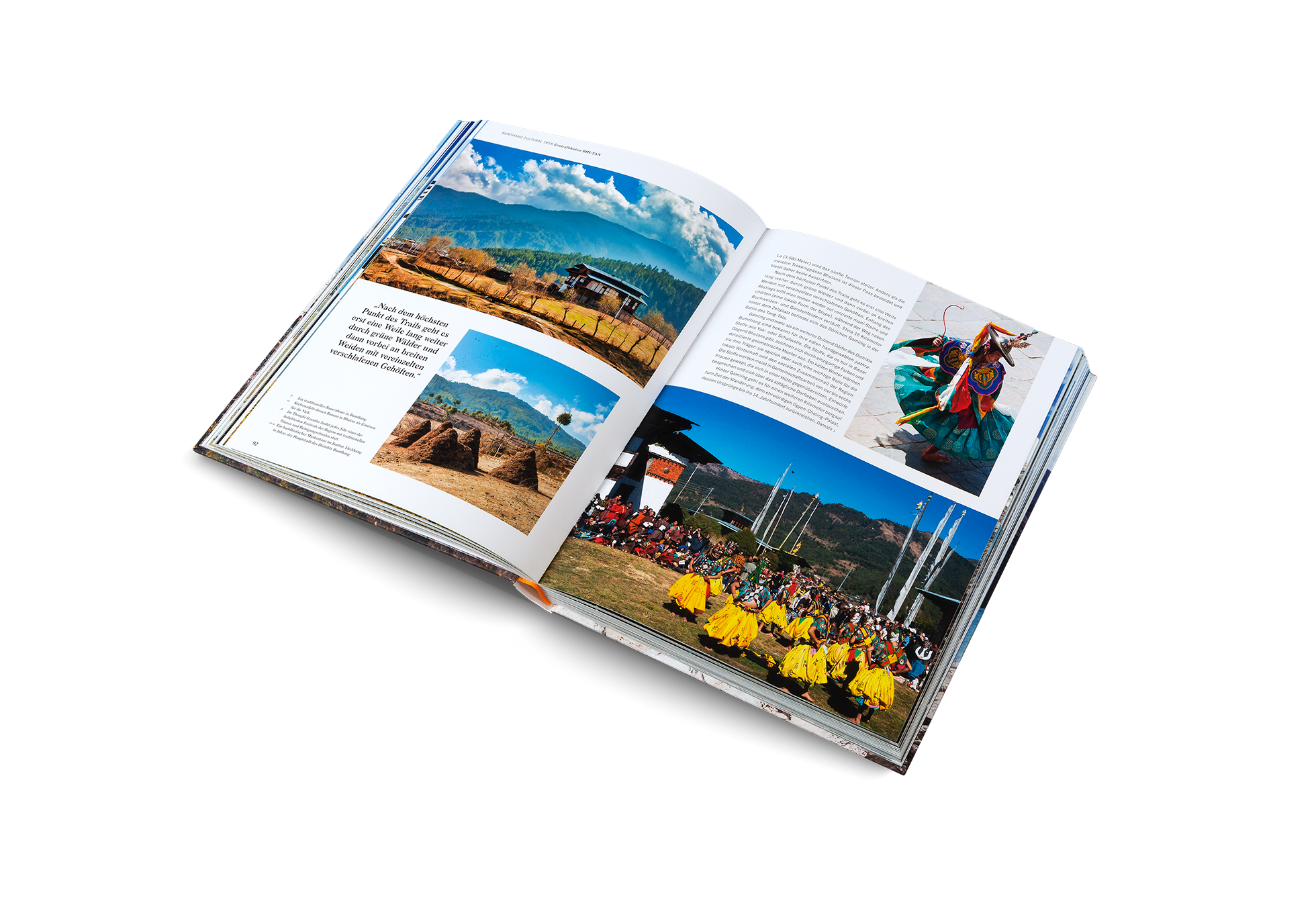 Nach dem höchsten Punkt des Trails geht es erst eine Weile lang weiter durch grüne Wälder und dann vorbei an breiten Weiden mit vereinzelten verschlafenen Gehöften. Der Bumthang Cultural Trek ist auch in Wanderlust Himalaya von Cam Honan und gestalten.