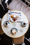 In historischen Cafés wie dem Caffè Florian in Venedig, dem Caffè Gilli in Florenz oder dem Gran Caffè Gambrinus in Neapel (vorige und folgende Seiten) werden in erlesenem Ambiente alte Traditionen gepflegt. Entdeckt mehr über die Kaffeekultur im Buch In 80 Kaffees um die Welt von Lani Kingston.