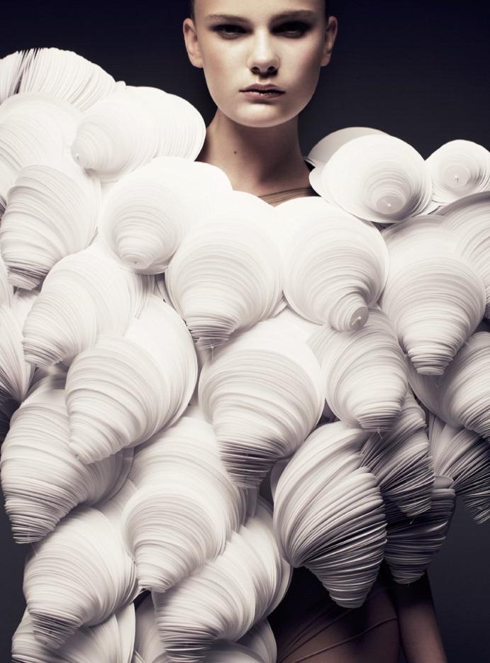 Otherworldly Fashion gestalten book