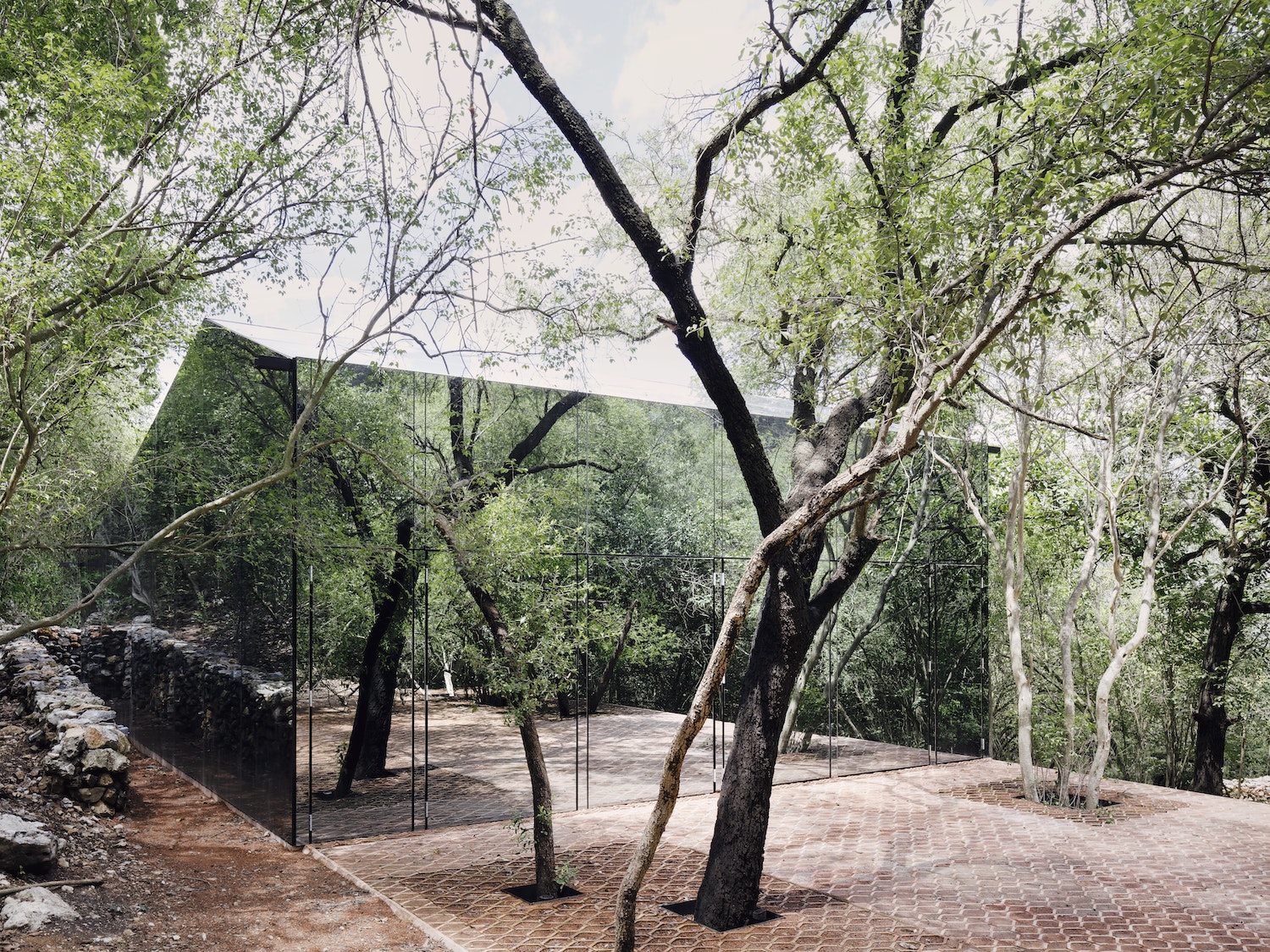 Although it is a private residence, surely there’s no harm in fantasizing what it might be like to spend the weekend at Los Terrenos. The house seems perfect for an introspective day inside: Los Terrenos is in deep dialogue with its surroundings—so much so that it has managed to almost completely blend in. Find out more about this house in Sublime Hideaways.
