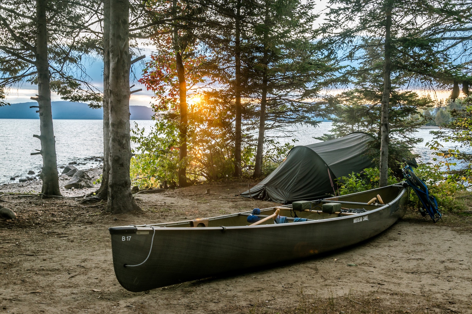 Camping next to a lake with Zoë Agasi and  Olivier van Herck.