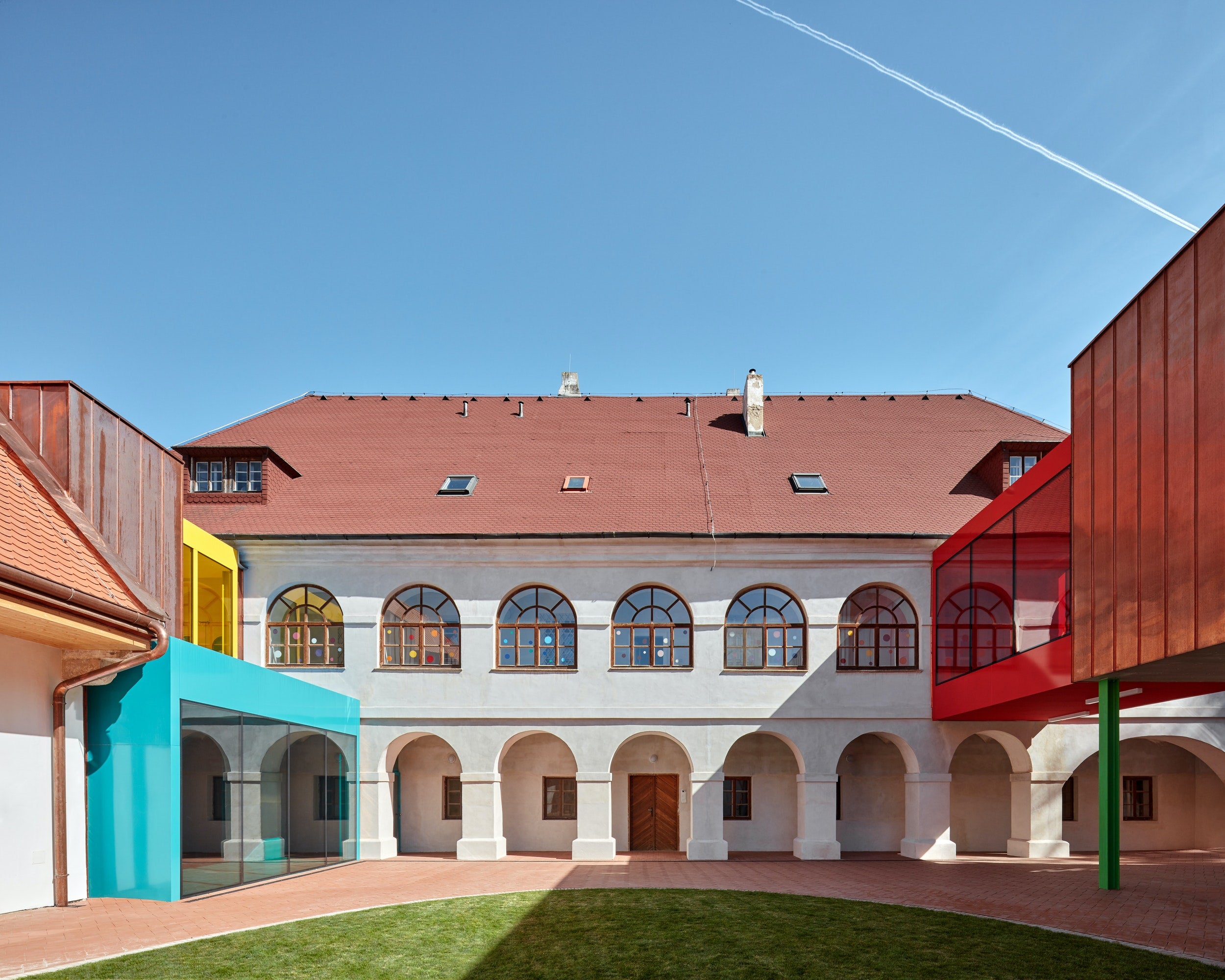 Bold additions to a baroque rectory in Vřesovice, south-west Czechia, have enabled the school occupying the site to expand beyond its intended use. In redeveloping the church, which is listed as a national monument, Public  Atelier and Fuuze contended with multiple structural is- sues. These included problems caused by the building’s  aggregational development and the decaying original roof. Find out more about this project ion Building for Change by Ruth Lang and gestalten.