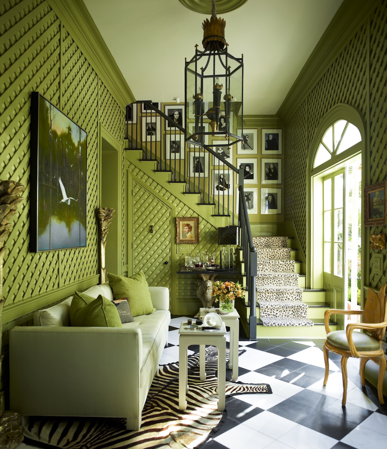 This project of Antebellum Southern Comfort in New Orleans was designed by Chuck Randell and Carl Palasota. The resident of this maximalist house, Peter Rogers opens the doors of his extravagant house. 