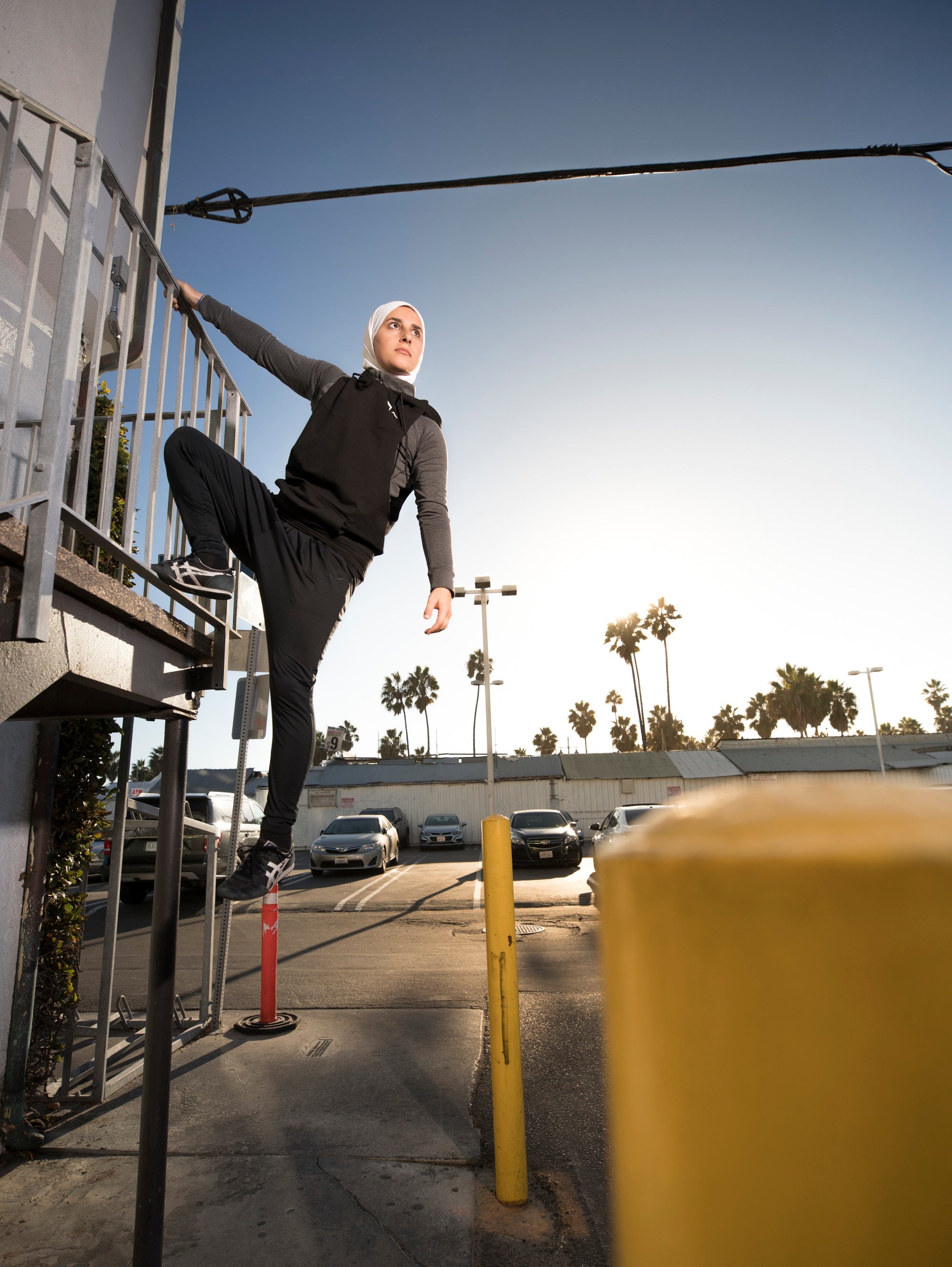 Mudallal is a free runner and was born in Santa Monica after her parents emigrated from Jordan. She wears a hijab and has found an acceptance in Los Angeles that she does not always feel in other cities. Mudallal hopes to become the first hijabi stunt woman to work in Hollywood. In Los Angeles, it feels like everything is possible.