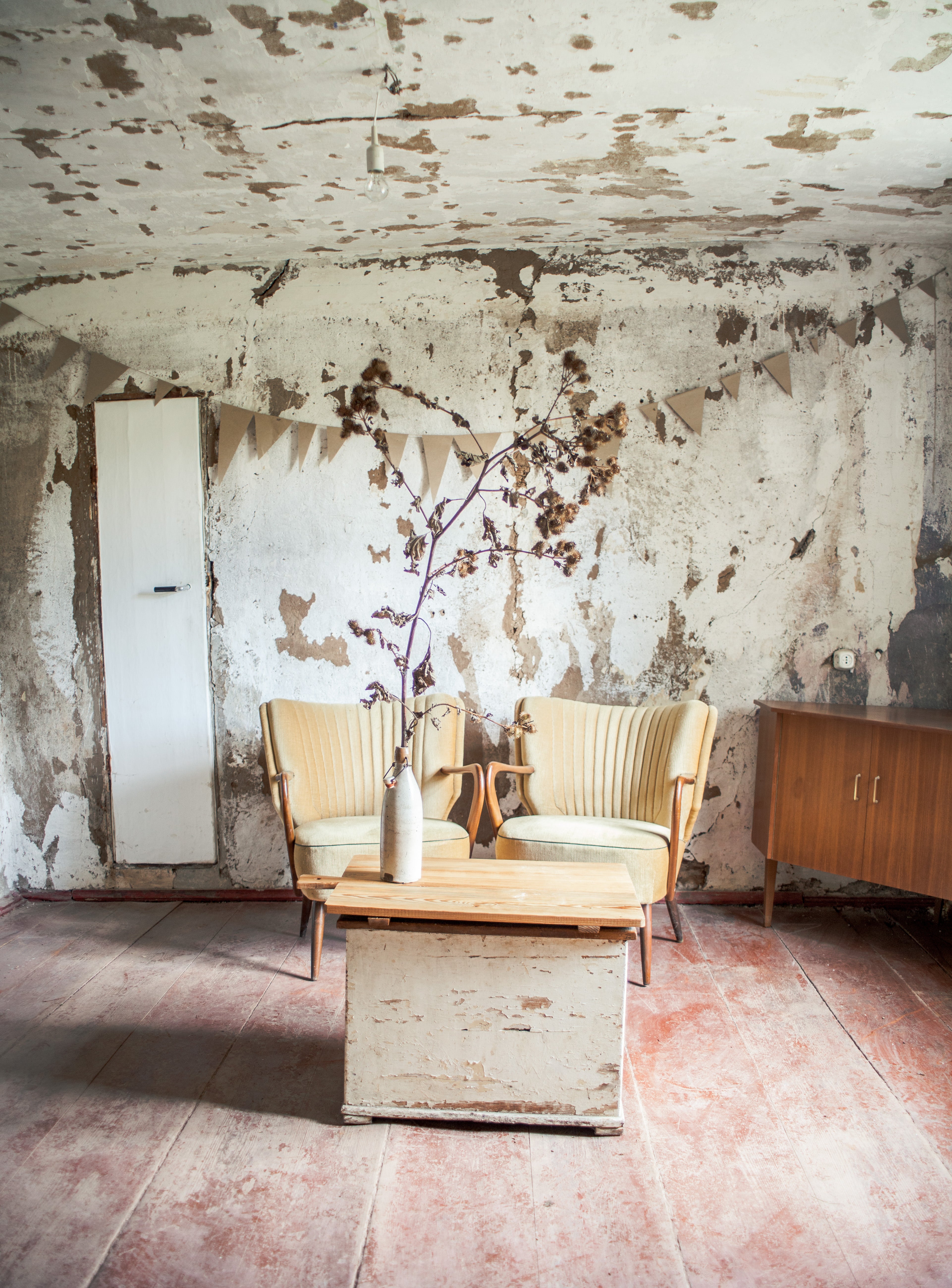 “It is a very special house, with a special atmosphere,” says Berlin-based photographer Anne Schwalbe of her 200-year-old timber-frame house located along the river Elbe. Set among meadows and an 8,600-square-foot (800-square-meter) garden with sage, lavender, stinging nettles, roses, and fennel,  the home is in Germany’s Sachsen-Anhalt.