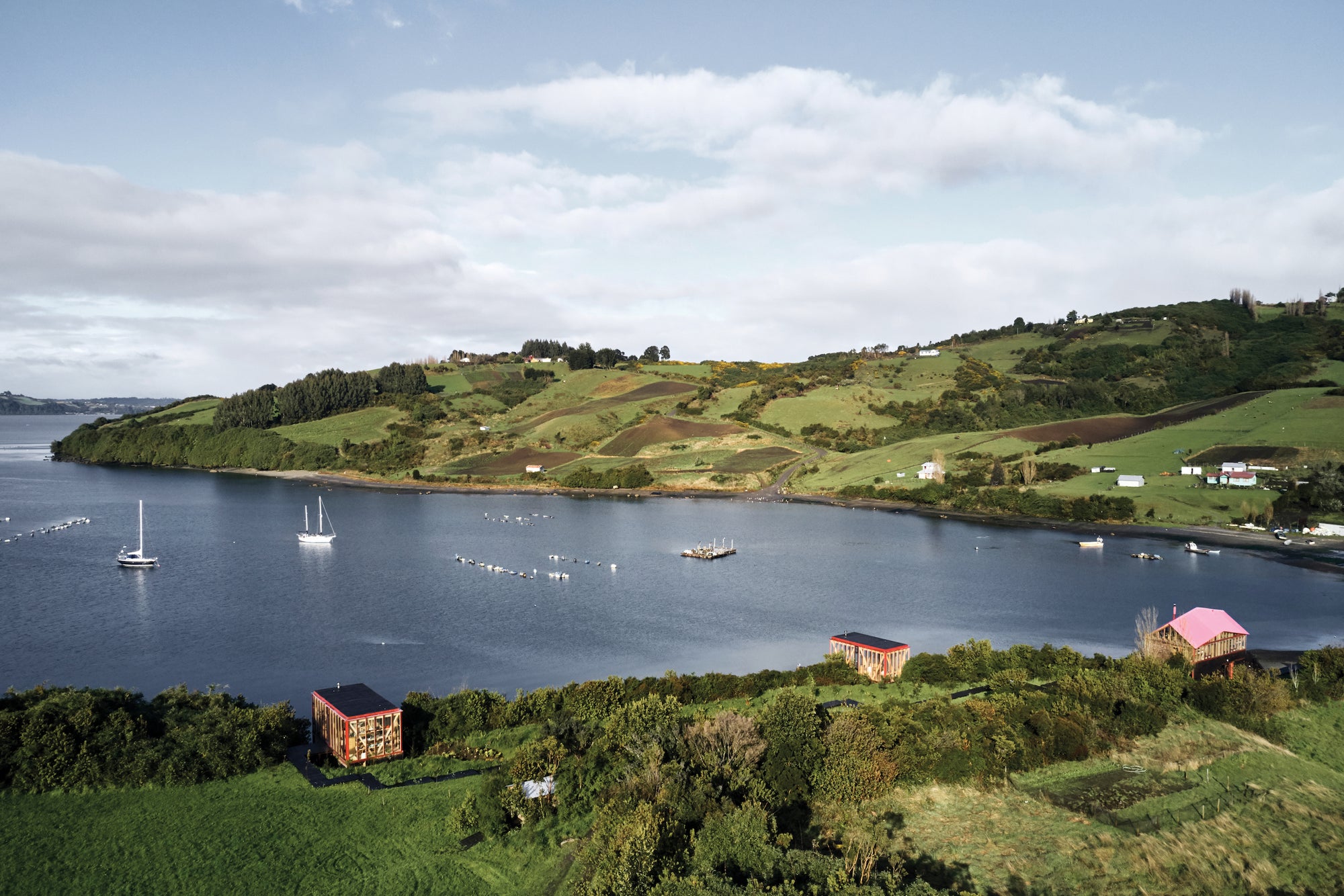 Wooden beach houses by the sea. Life's a Beach features projects  of homes, retreats, and respite by the Sea.